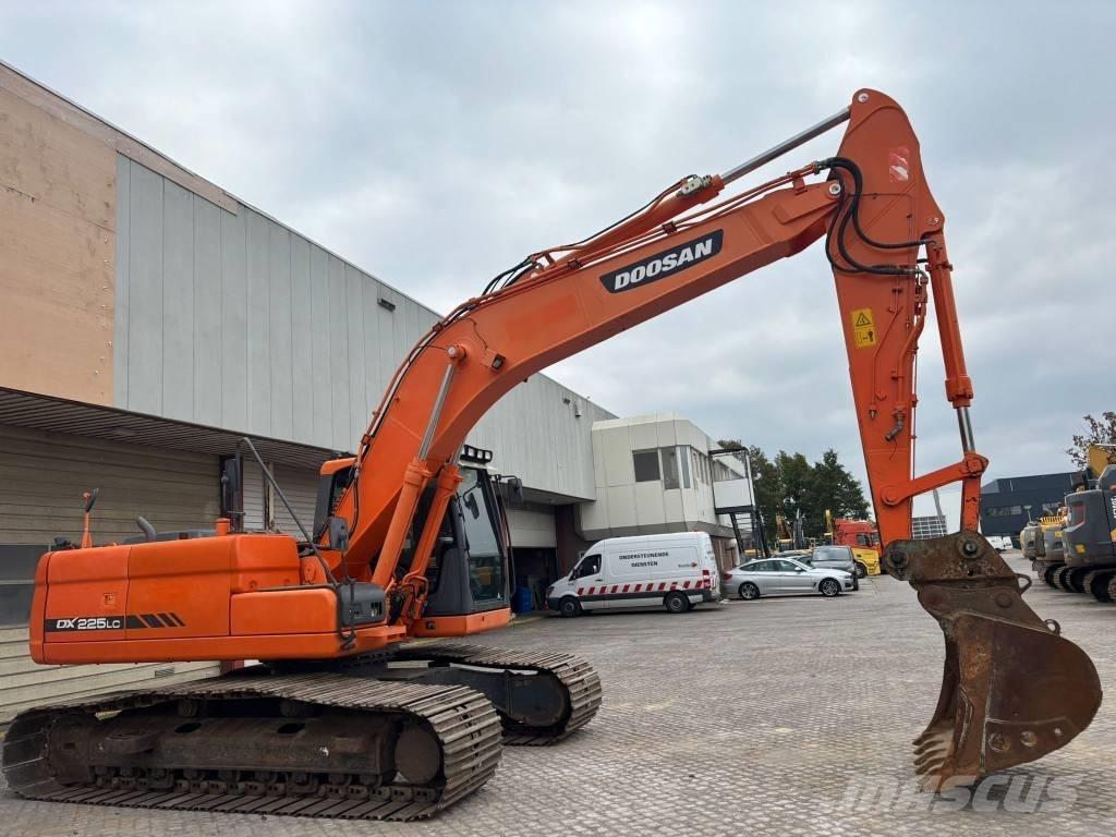 Doosan DX 225 LC Paletli ekskavatörler