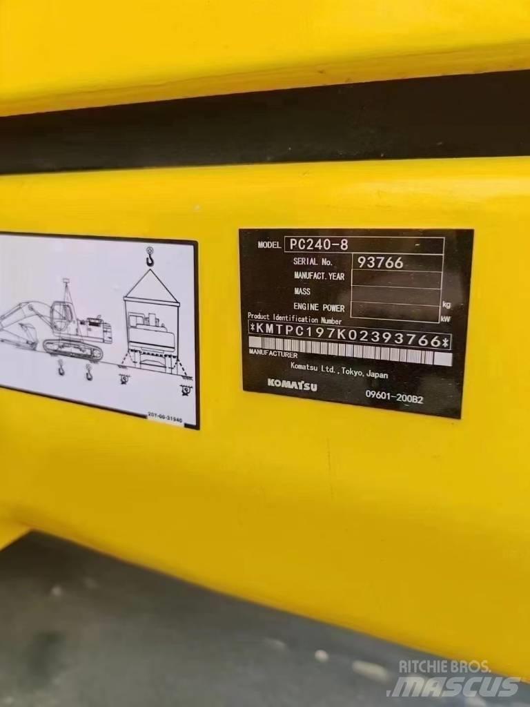 Komatsu 240LC-8 Paletli ekskavatörler