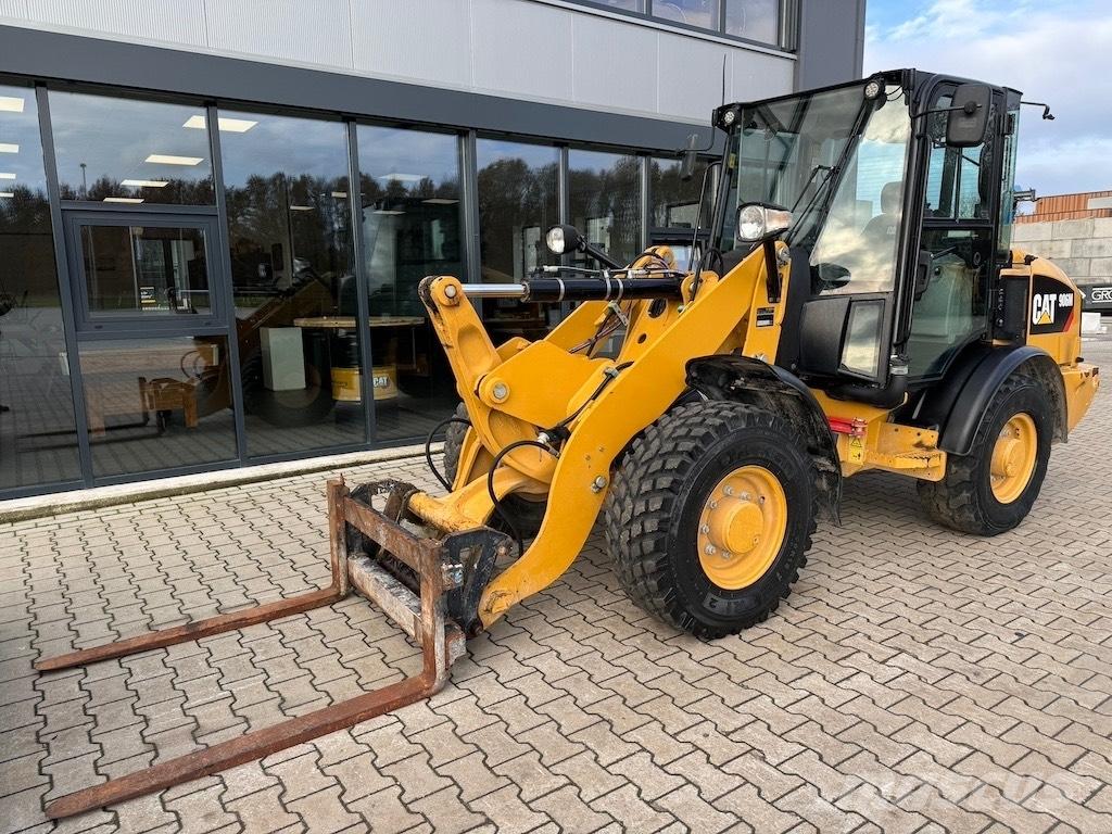 CAT 906M Tekerlekli yükleyiciler