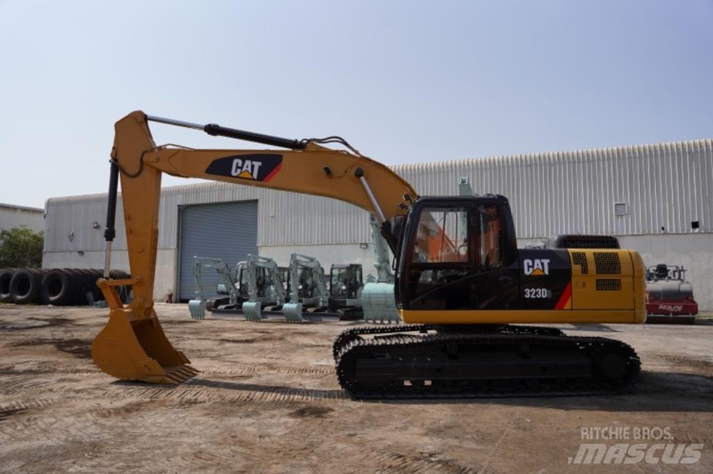 CAT 323D3 Lastik tekerli ekskavatörler