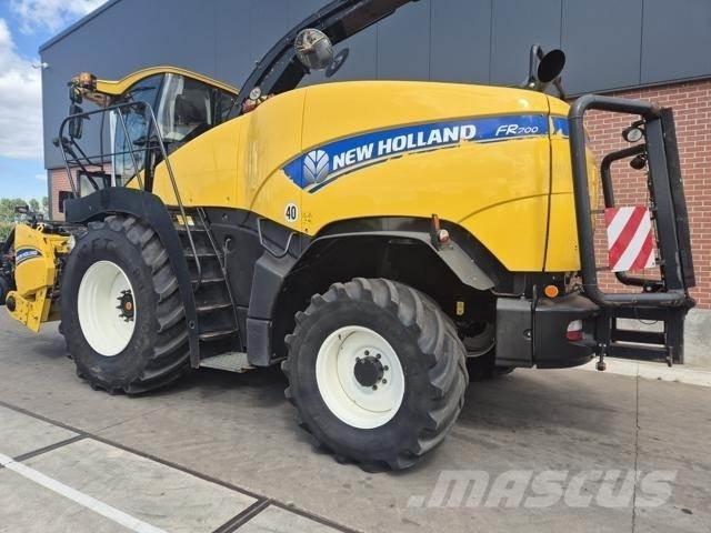 New Holland FR700 Kendi yürür silaj makinalari