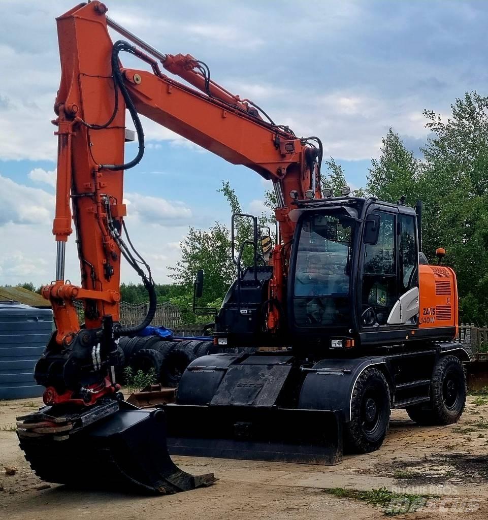 Hitachi 140W Lastik tekerli ekskavatörler