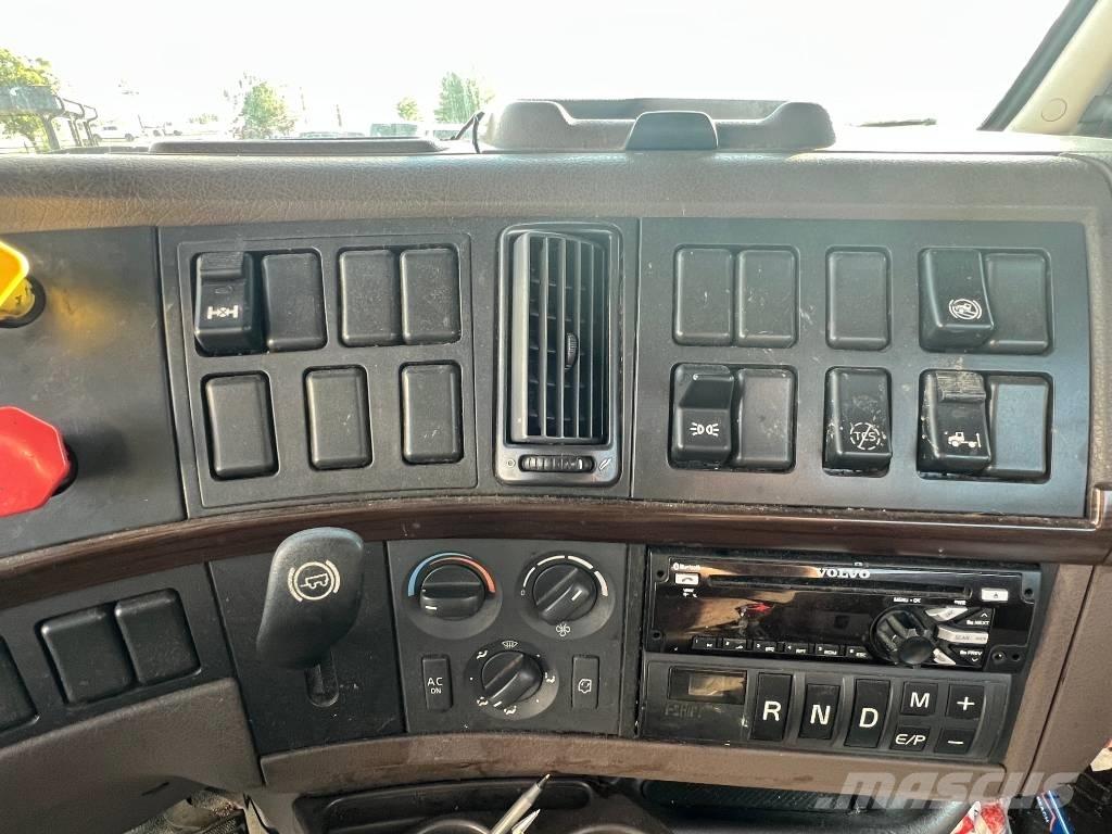 Volvo VNL 42 T300 Çekiciler