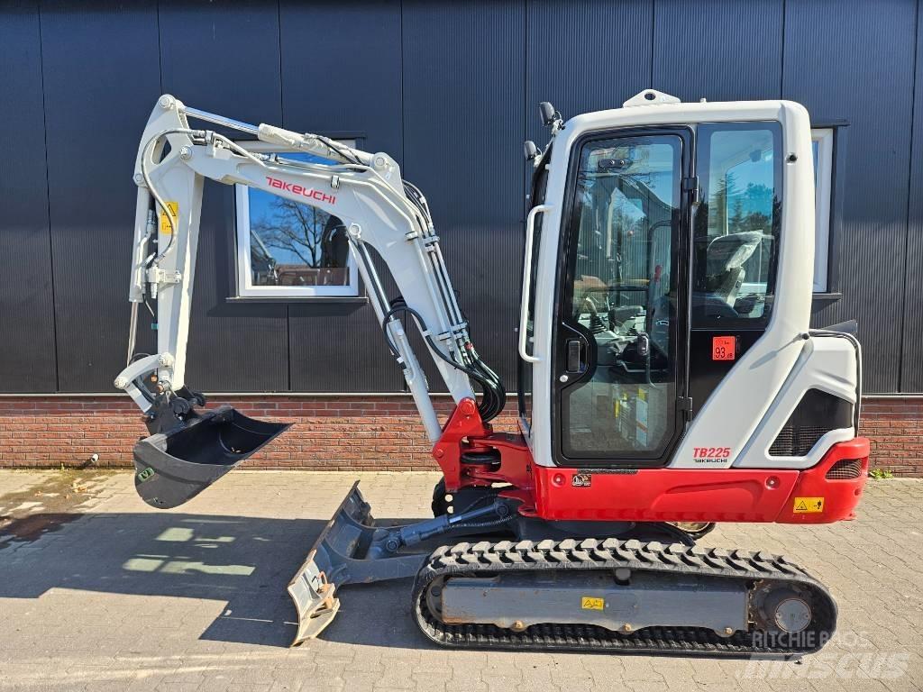 Takeuchi TB 225 Mini ekskavatörler, 7 tona dek