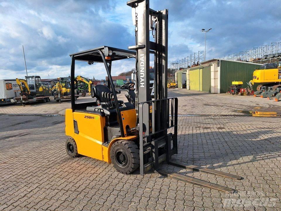 Hyundai 25 BH-9 Diger