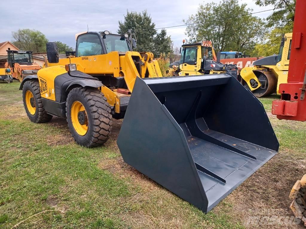 JCB 541-70 Tarimsal teleskopik yükleyiciler