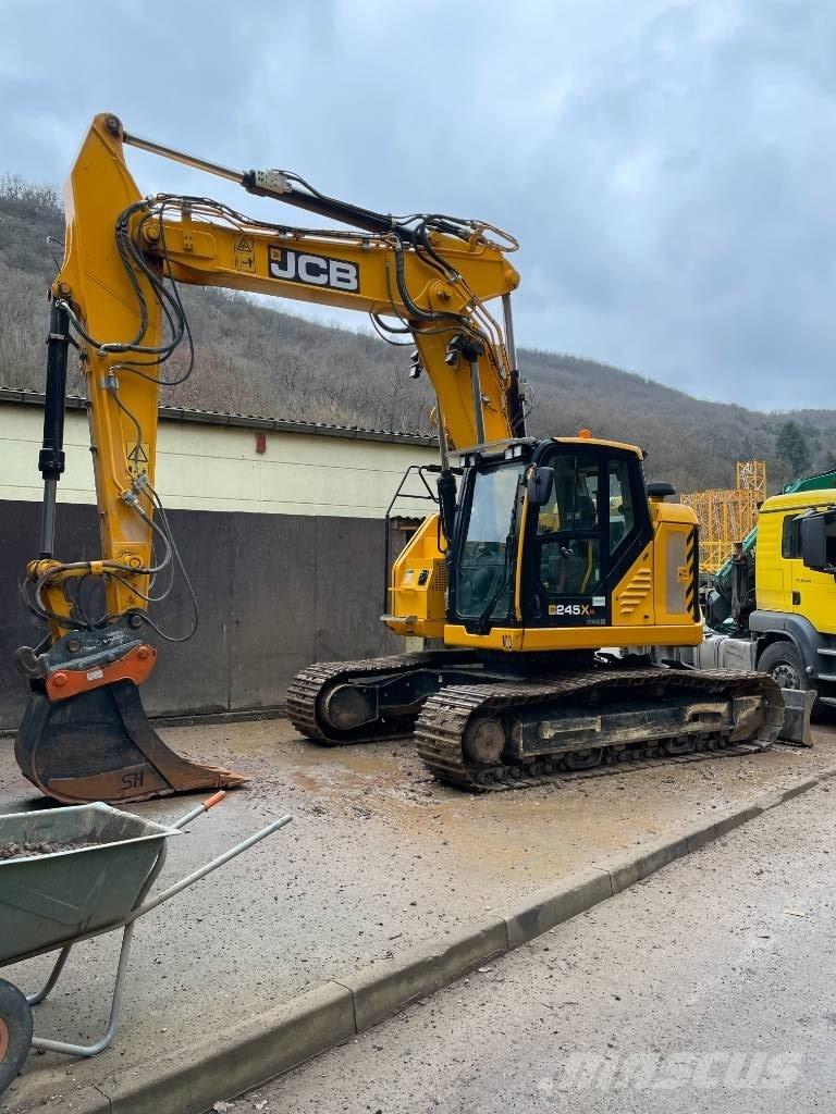 JCB 245 XR Paletli ekskavatörler