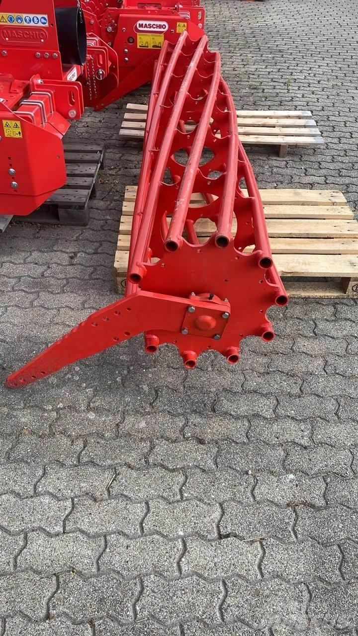 Kuhn Maxirohrwalze Çekilir titreşimli silindirler