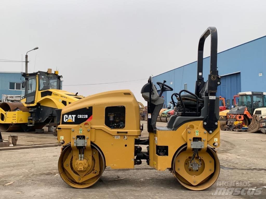 CAT CB 22B Çift tamburlu silindirler