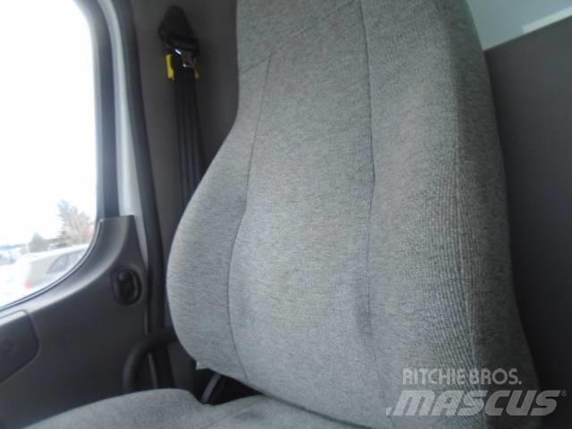 Freightliner M 106 Kapali kasa kamyonlar