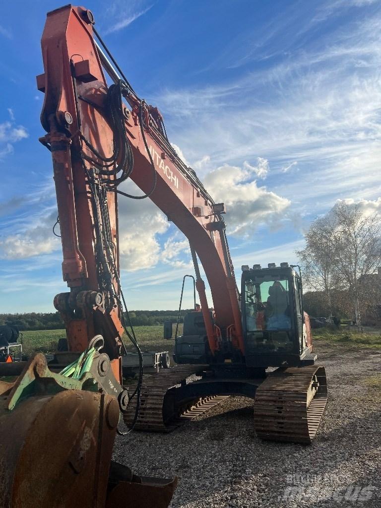 Hitachi ZX 210 Paletli ekskavatörler
