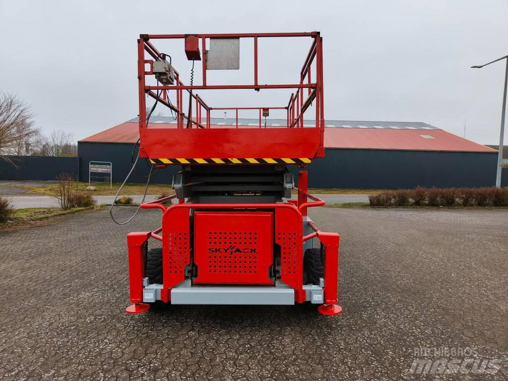 SkyJack SJ 9250 RT Makasli platformlar