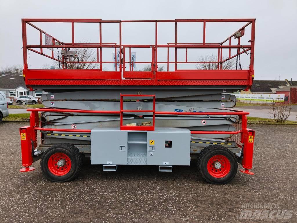 SkyJack SJ 9250 RT Makasli platformlar