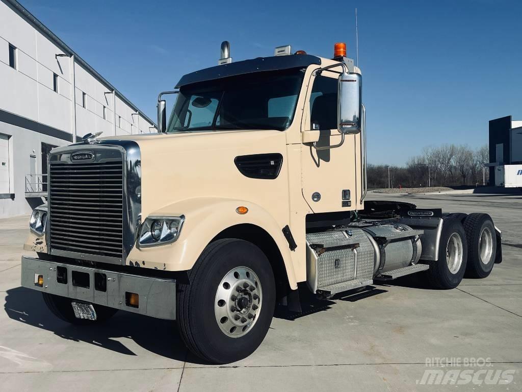 Freightliner 122 SD Çekiciler