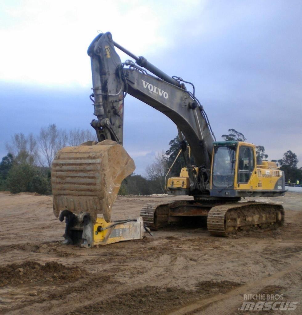 Volvo EC 460 B LC Paletli ekskavatörler