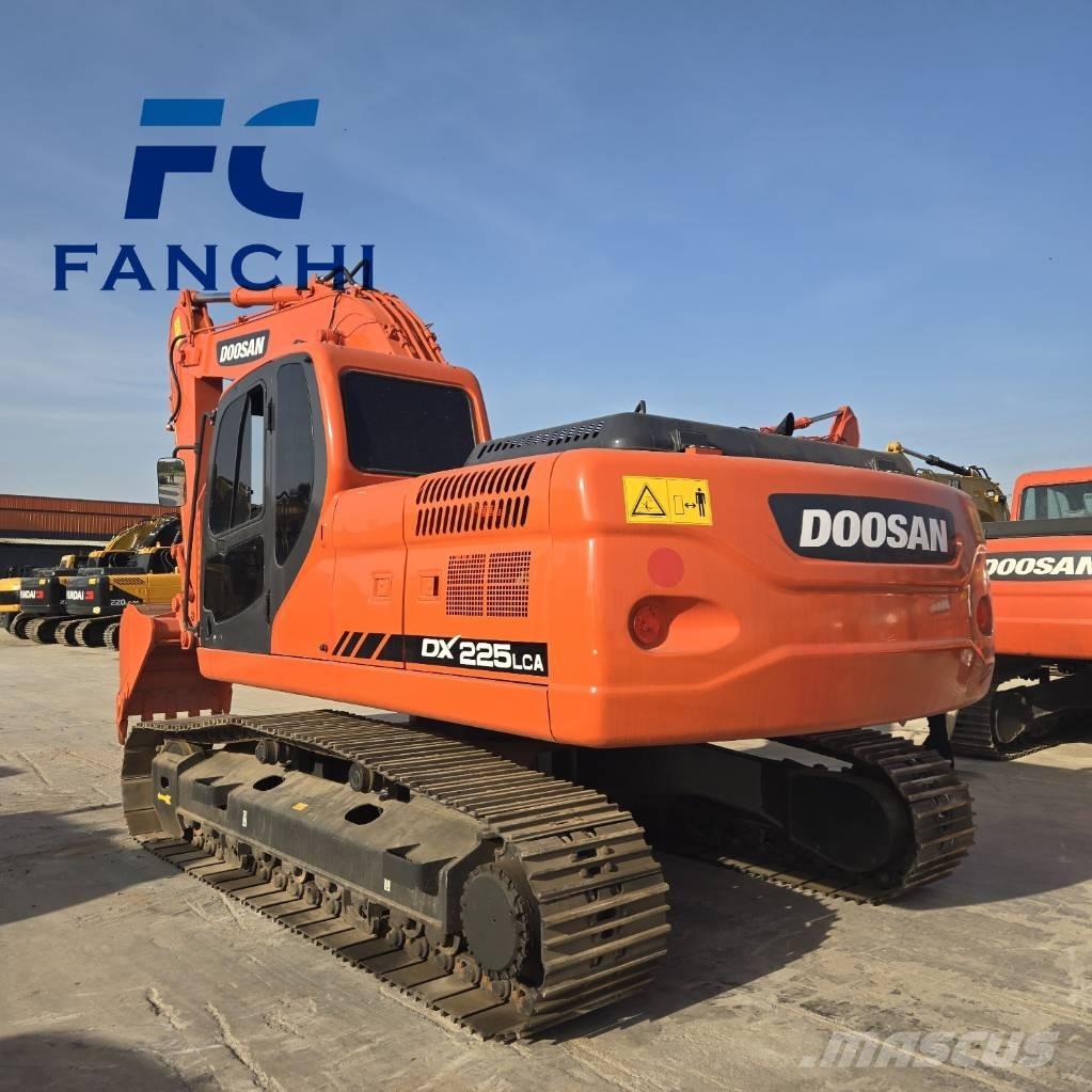 Doosan DX 225 LC Paletli ekskavatörler