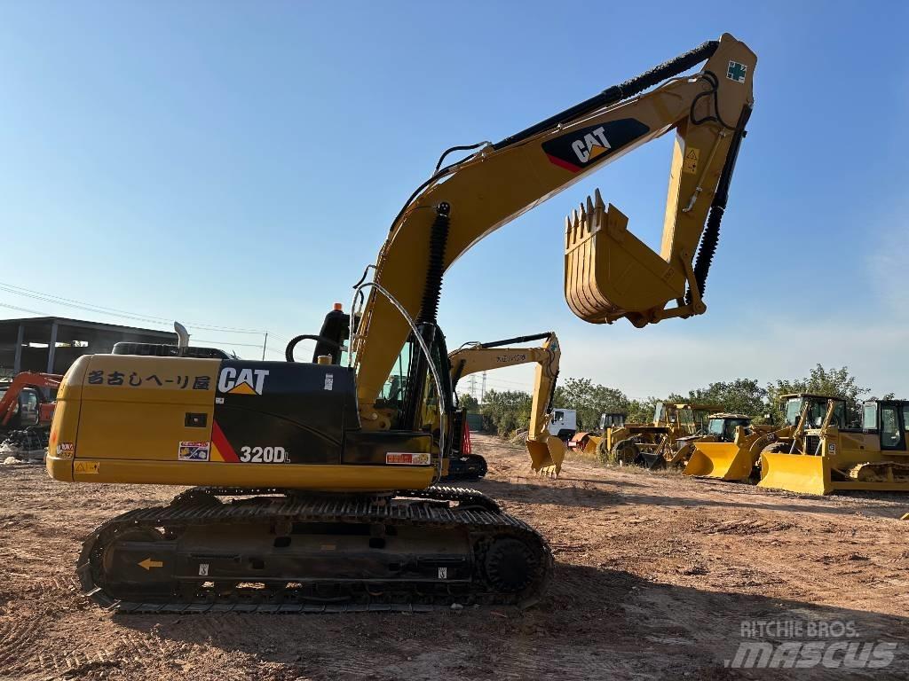CAT 320 D L Paletli ekskavatörler
