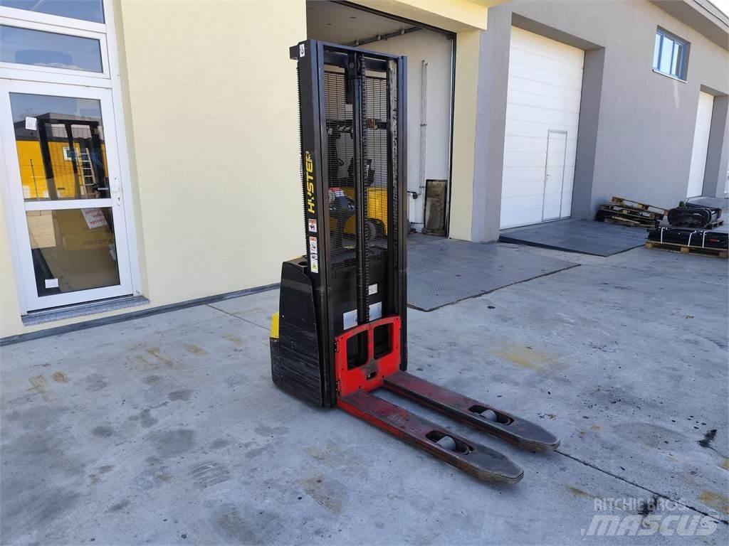 Hyster S1.0E Yaya kumandali istif makinasi