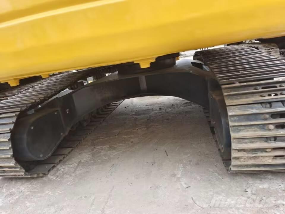 Komatsu PC 200 Paletli ekskavatörler