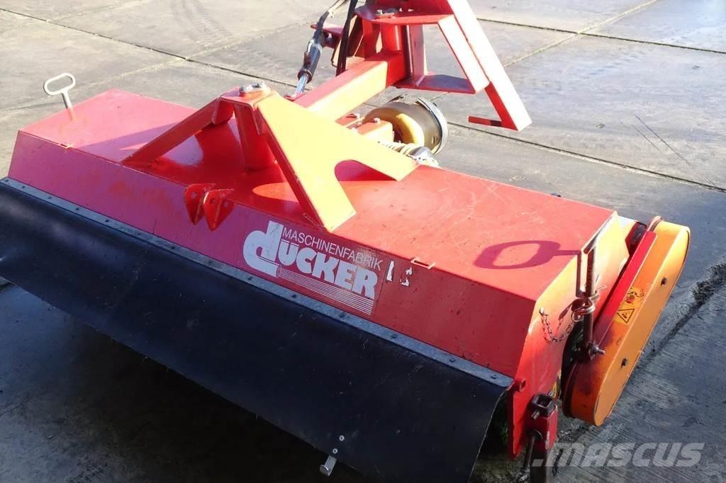Dücker Veegmachine Süpürme kamyonları