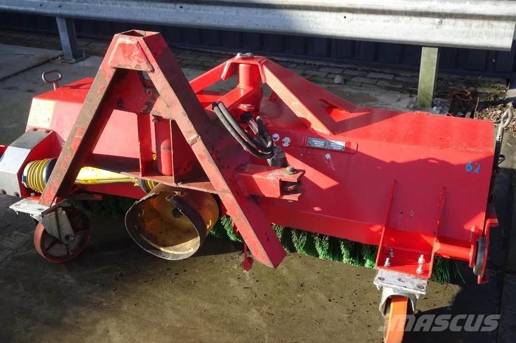 Dücker Veegmachine Süpürme kamyonları