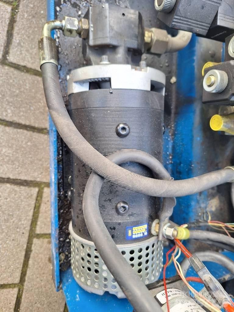 UpRight X32N Makasli platformlar