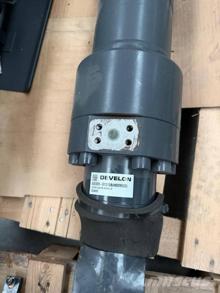 Develon DX 100 W-7 Lastik tekerli ekskavatörler