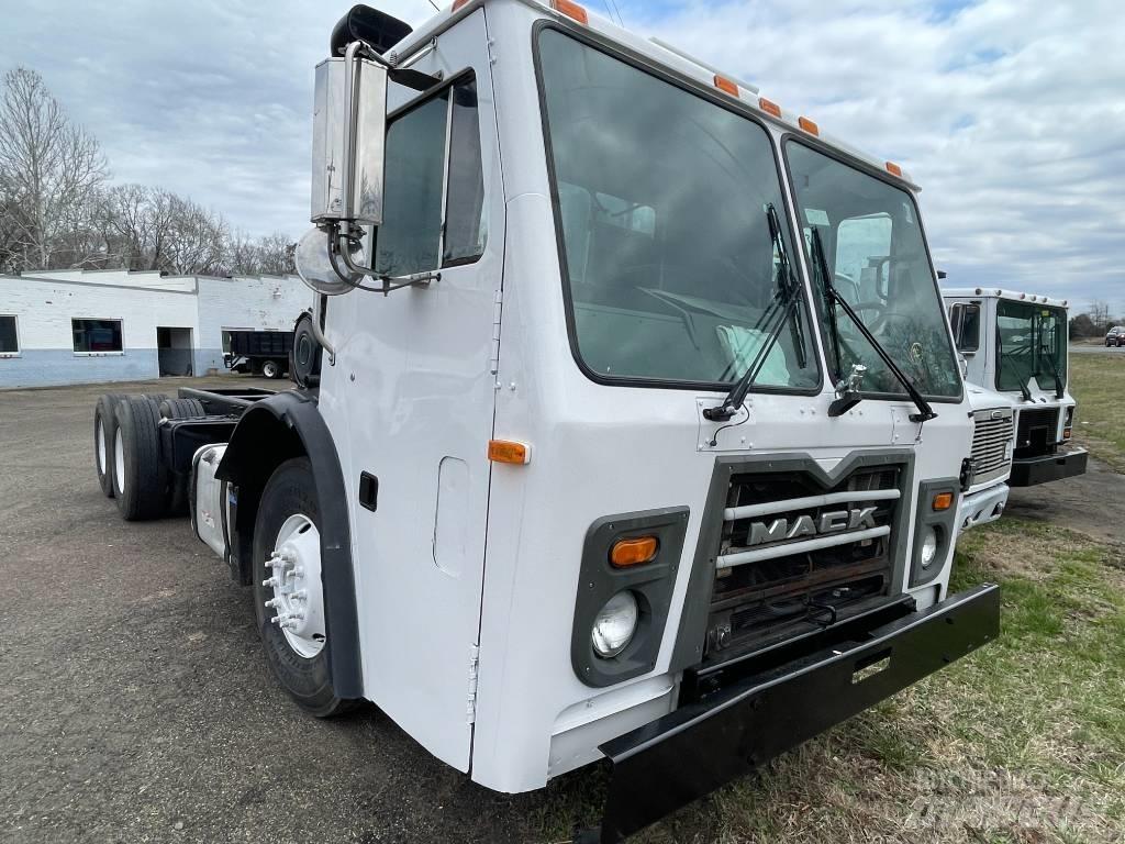 Mack LEU613 Çekiciler