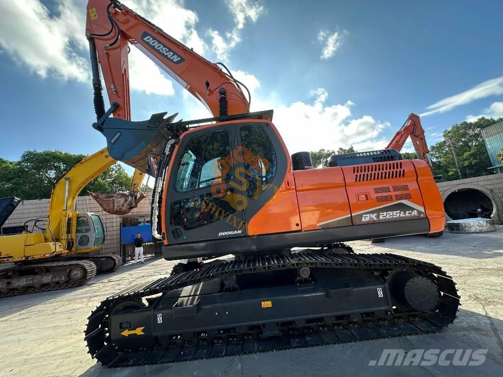 Doosan DX 225 LCA Paletli ekskavatörler