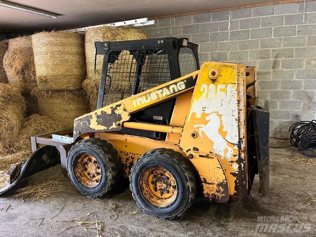 Mustang 2050 Skid steer loderler