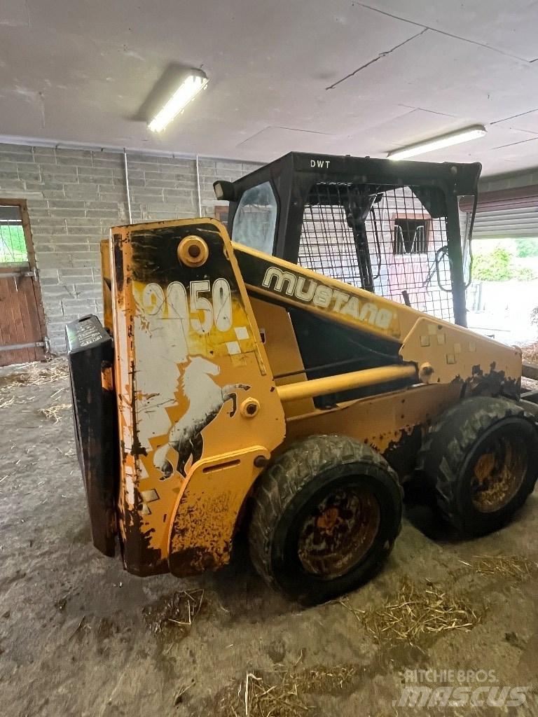 Mustang 2050 Skid steer loderler