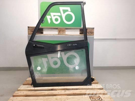 CAT TH337 door Kabin