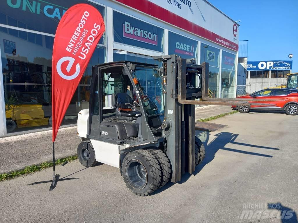 UniCarriers D32 Dizel forkliftler