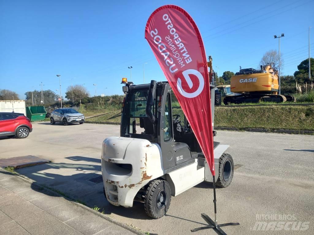 UniCarriers D32 Dizel forkliftler