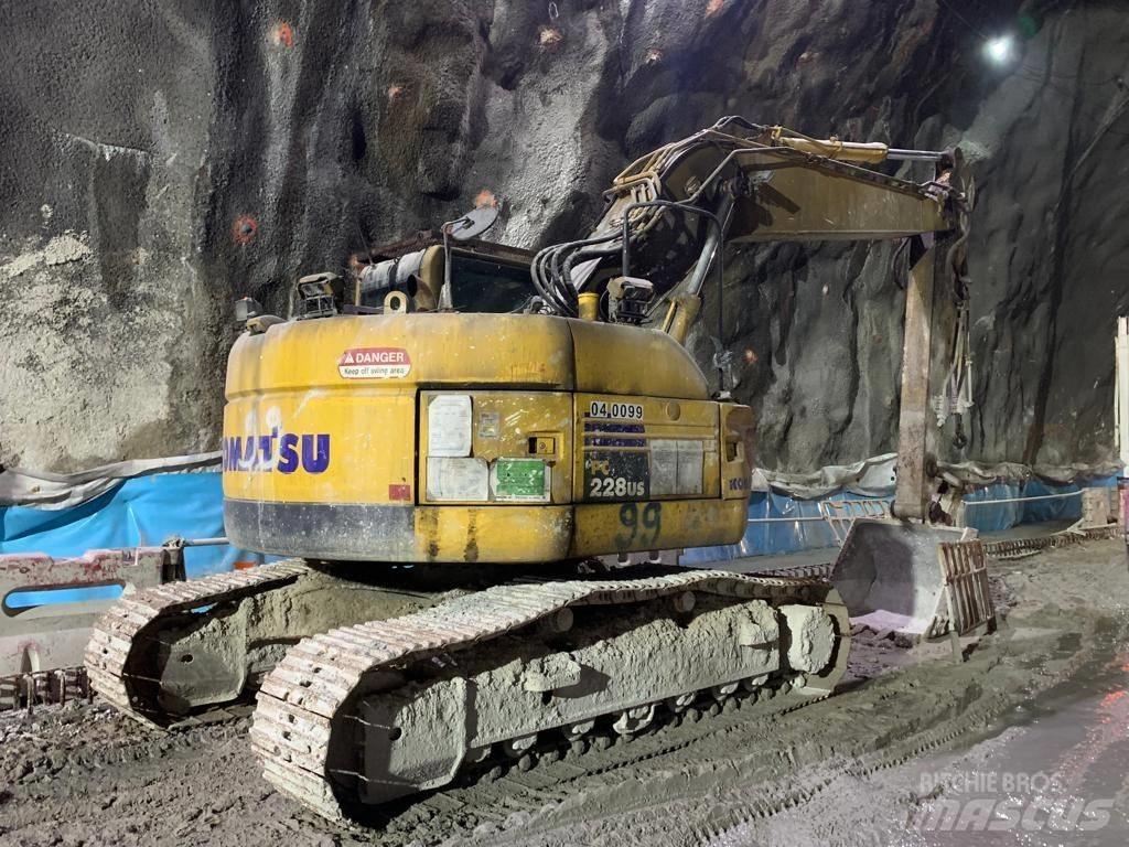 Komatsu PC228US-8 Diger