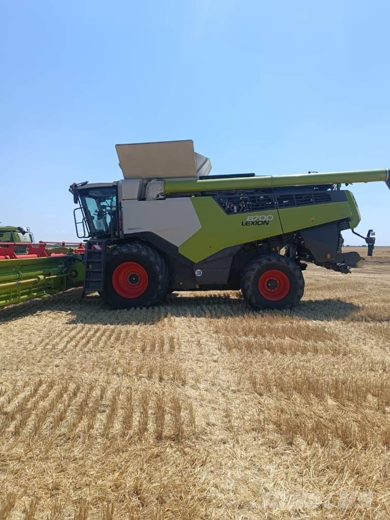 CLAAS Lexion 8700 Biçerdöverler