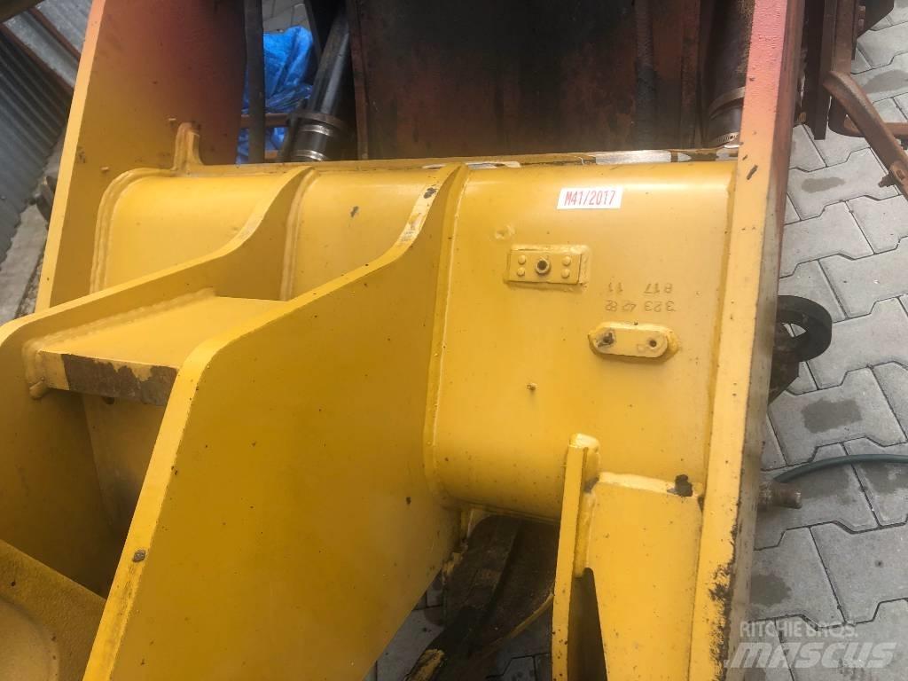 CAT 906 ramiona Saseler