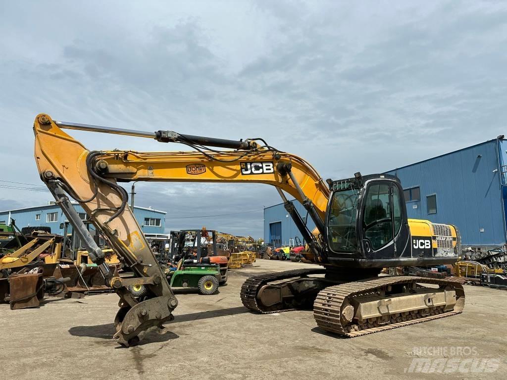 JCB JS 240 N LC Paletli ekskavatörler