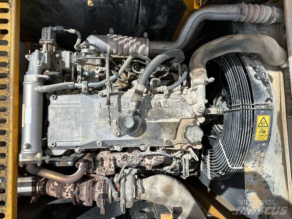 JCB JS 240 N LC Paletli ekskavatörler