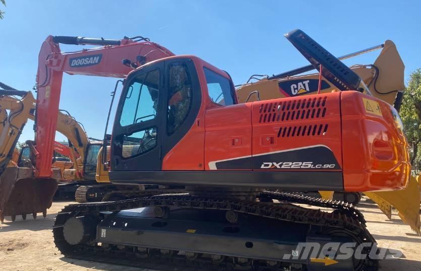 Doosan DX225 Paletli ekskavatörler