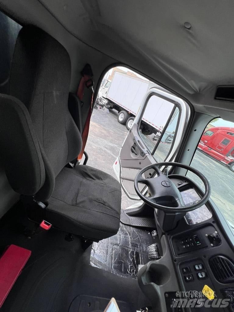 Freightliner M 106 Flatbed kamyonlar