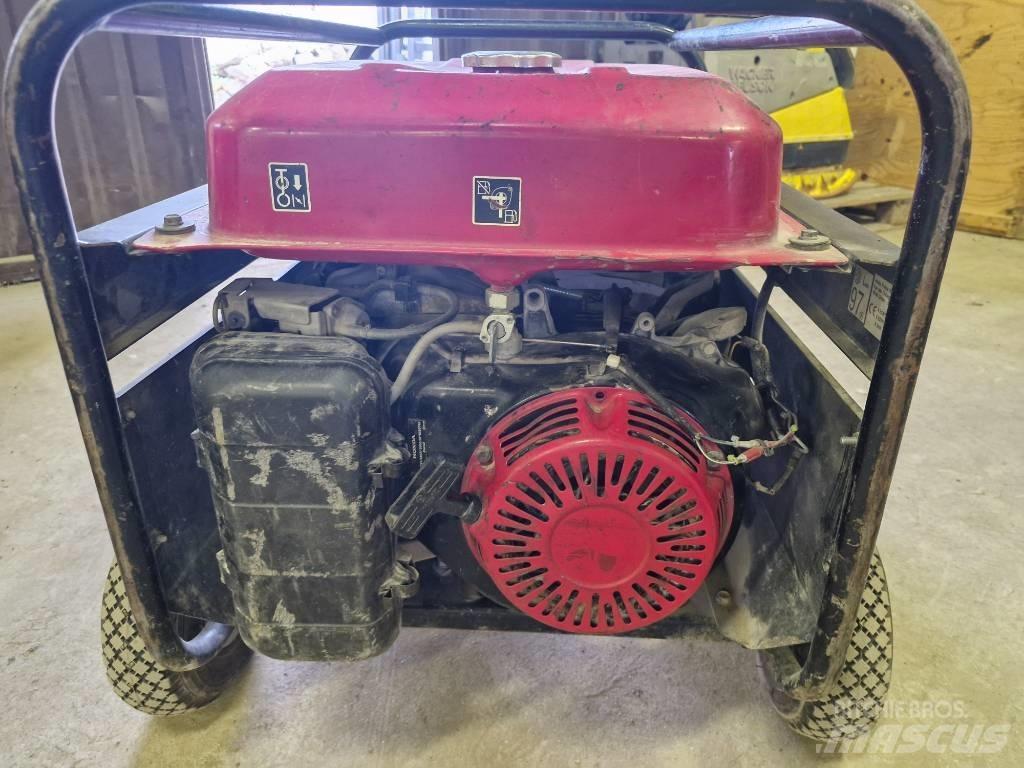 Honda ECMT7000F Benzinli Jeneratörler