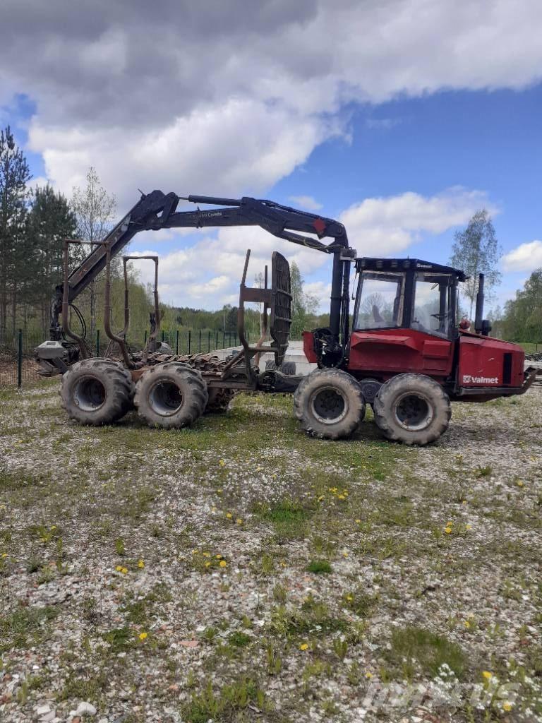 Valmet 820 Tomruk yükleyici traktörler
