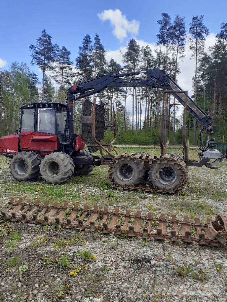Valmet 820 Tomruk yükleyici traktörler