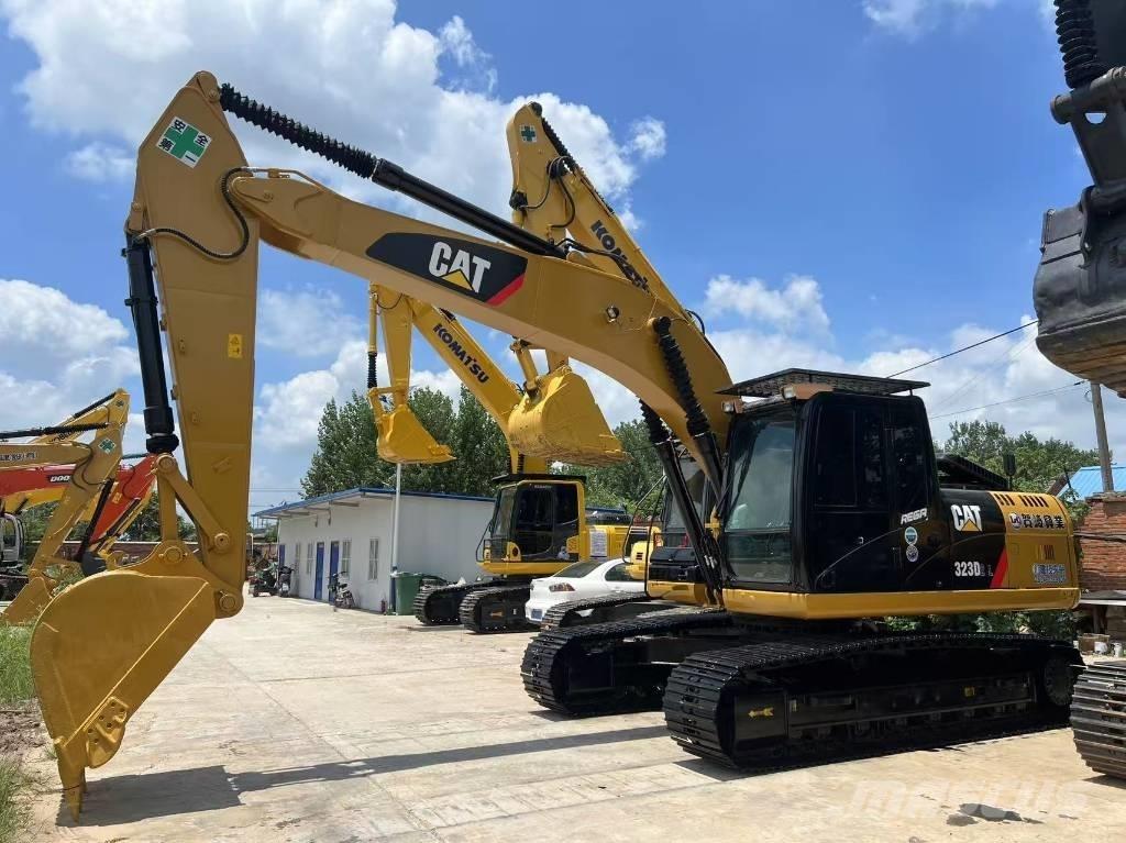 CAT 323 D Paletli ekskavatörler