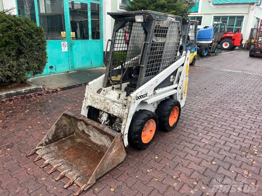 Bobcat 443      V-4129 Ön yükleyici ve kazicilar