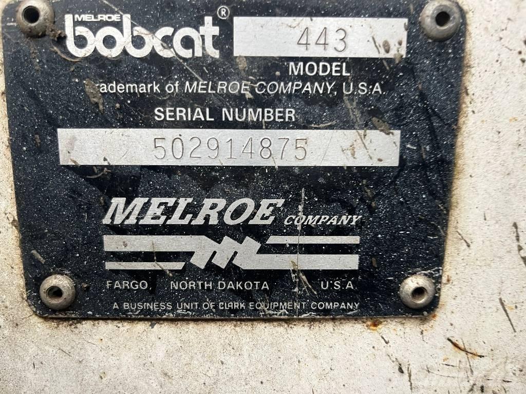 Bobcat 443      V-4129 Ön yükleyici ve kazicilar