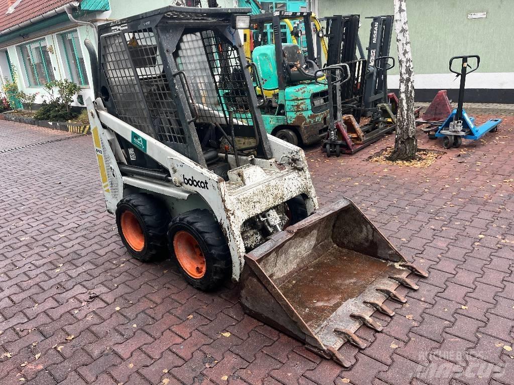 Bobcat 443      V-4129 Ön yükleyici ve kazicilar