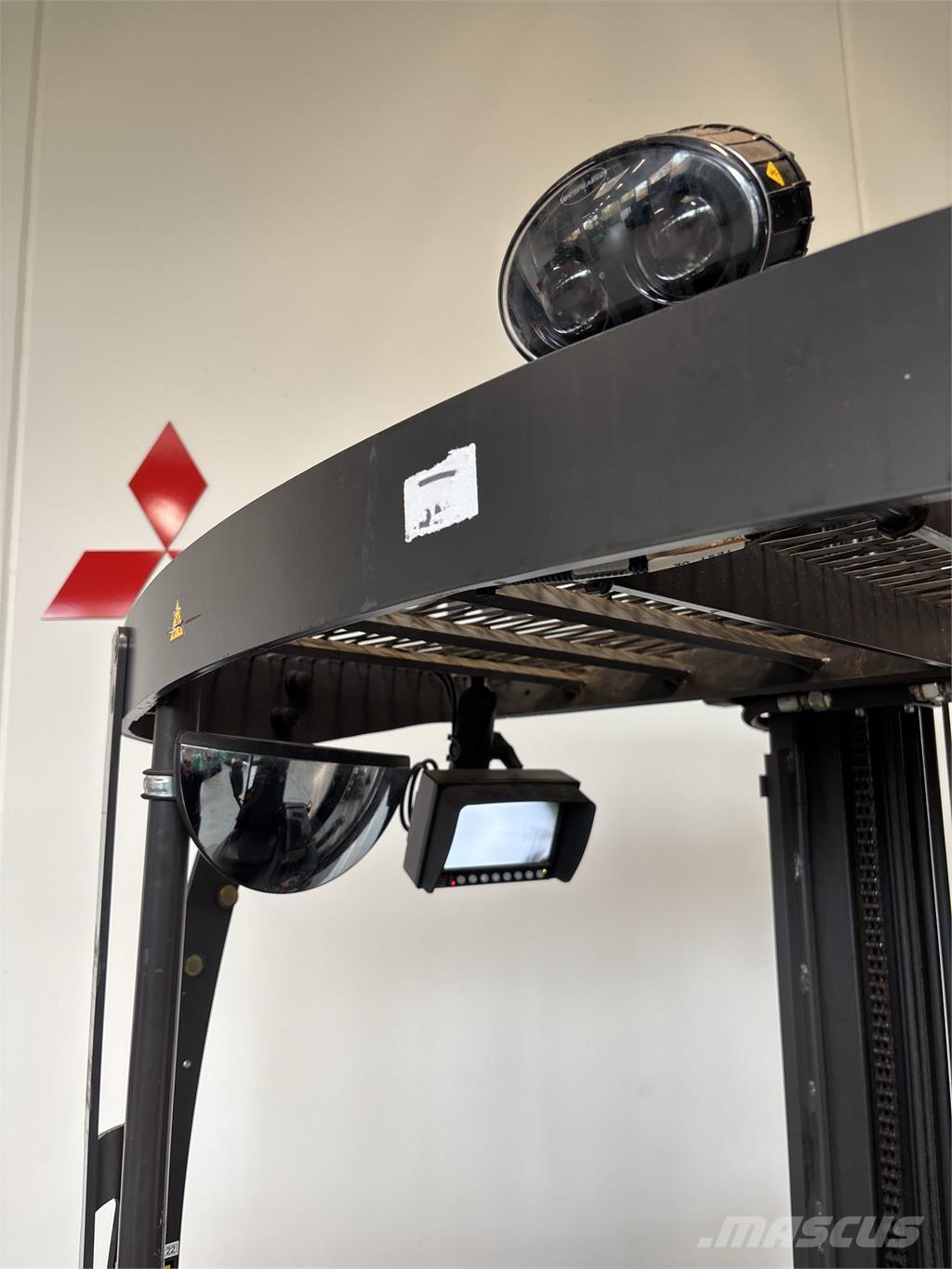 Atlet UMS160 Reach truck - depo içi istif araçları