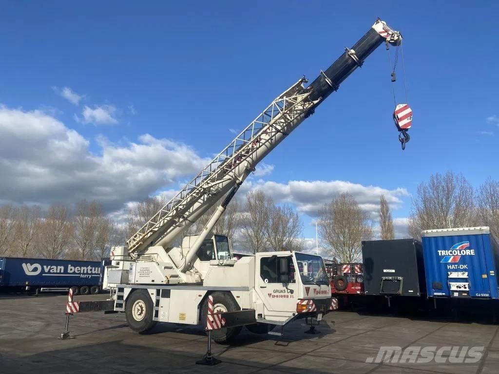 Liebherr LTM1030 Yol-Arazi Tipi Vinçler (AT)